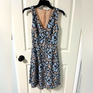 Beautiful Lace & Mesh cocktail dress with side pockets.